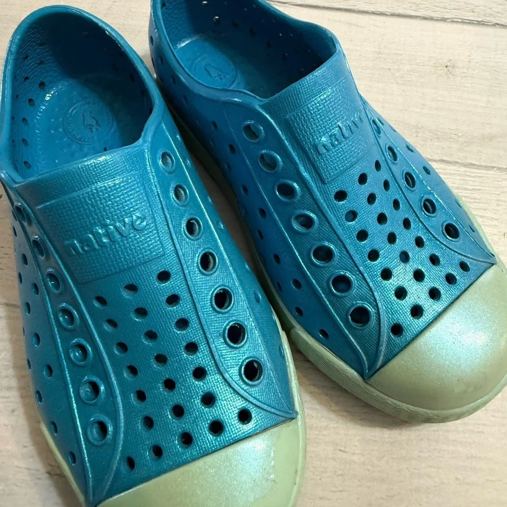 Native Jefferson blue metallic slip on shoes child 9